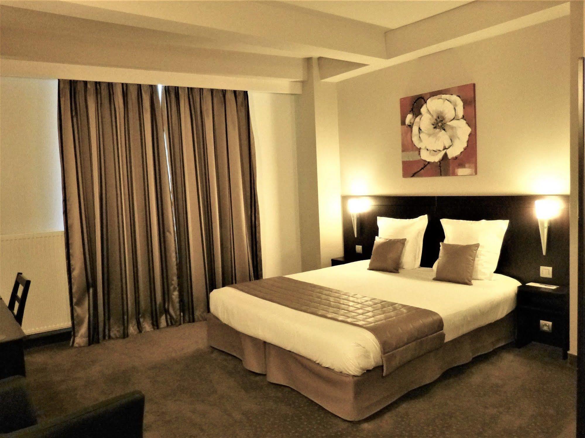 Hotel Saint Daniel Peruwelz Экстерьер фото